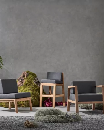 Blinde Design Sit Collection chair with Classic Pot styles a private residential patio, delivering modern outdoor furniture elegance.