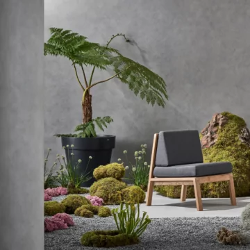 Blinde Design Classic Pot styles a private residential patio, delivering modern outdoor furniture elegance.