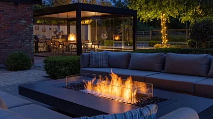 EcoSmart Fire Gin 90 Low Fire Table creates a stunning outdoor centrepiece in Chris Deakin’s cottage garden with a freestanding ethanol fireplace.